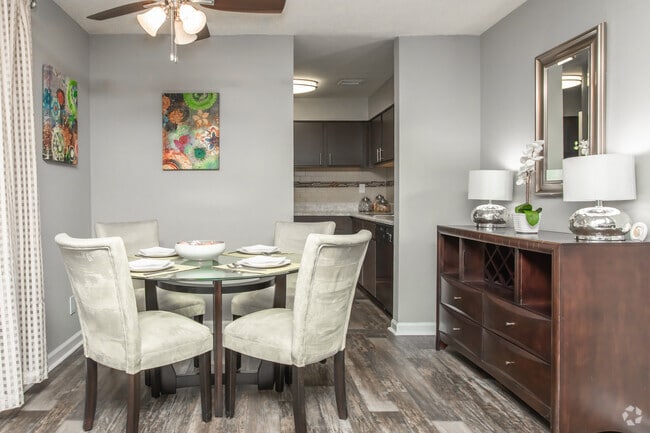 2BR, 2BA - 1050SF - Rosemont Dunwoody