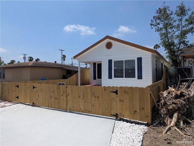 Photo - 209 N Kansas Ave