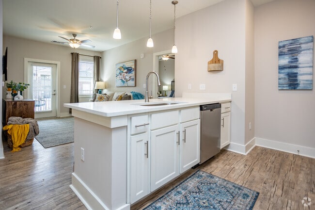 2BR, 2BA - 1,100SF - Farragut Junction Apartments