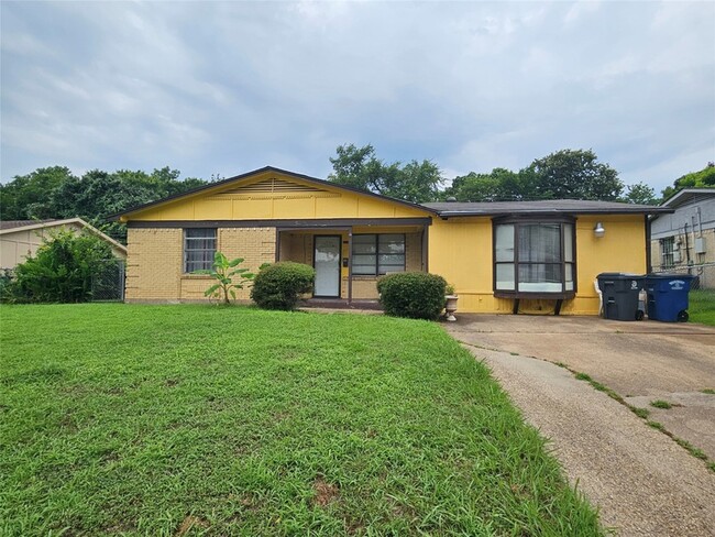 Building Photo - 119 Palm Oak Dr