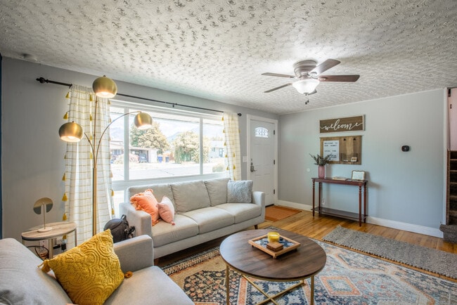 Photo - 1020 E Diamond Way Unit ID1249911P