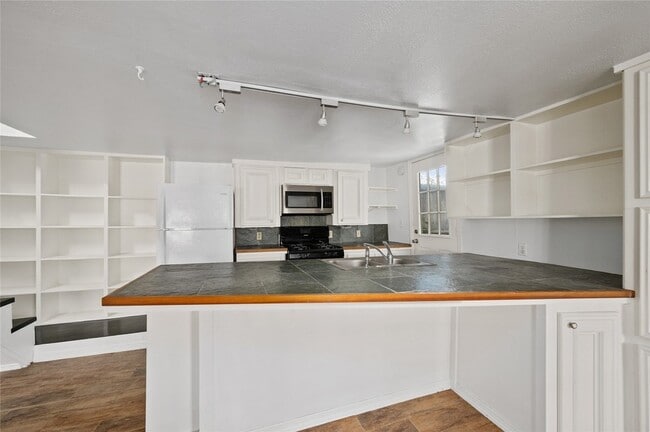 Photo - 1959 Lexington St Unit B