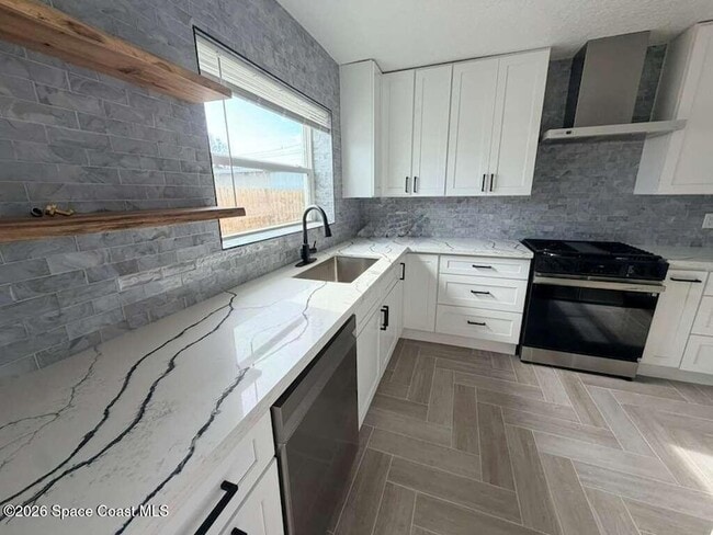Photo - 233 NE 1st St
