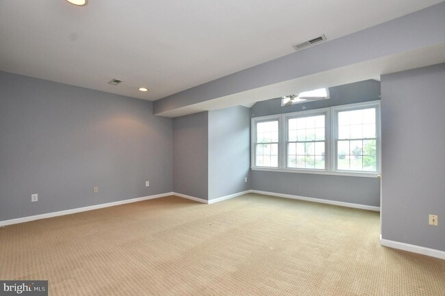 Photo - 350 Copperfield Ln