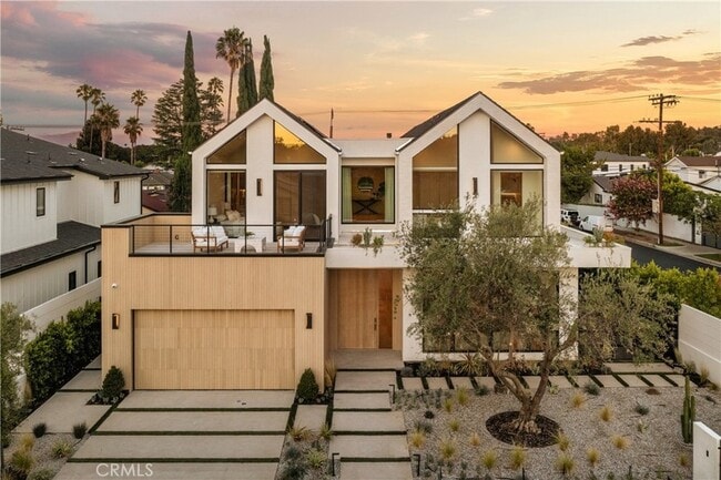 Photo - 5006 Enfield Ave