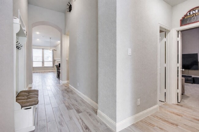 Photo - 905 Lady Bird Dr