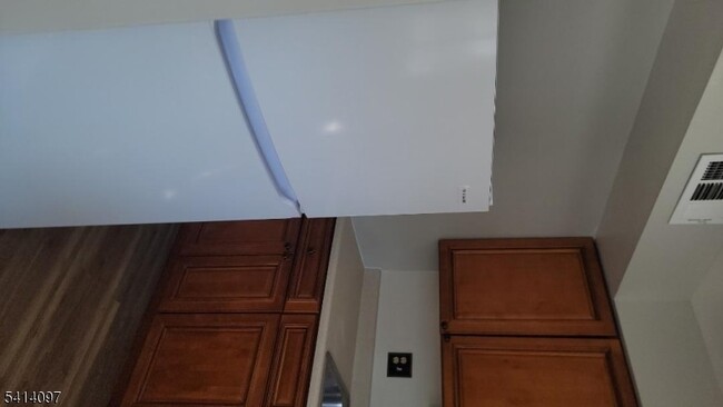 Building Photo - 15 Broad St