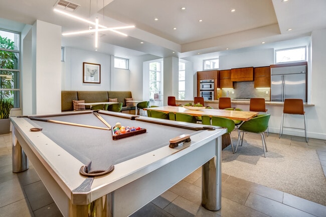 Photo - 550 Moreland