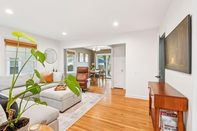 Photo - 3040 Hampshire Ave S