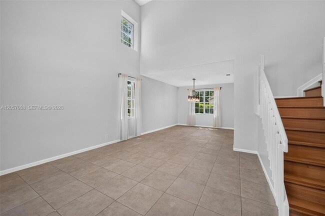 Photo - 498 Cambridge Ln
