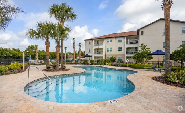 Pool - Tuscan Reserve Apartments