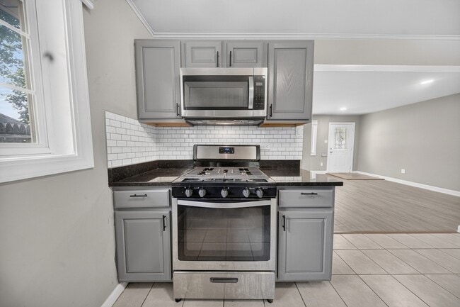 Photo - 415 Shabbona Dr