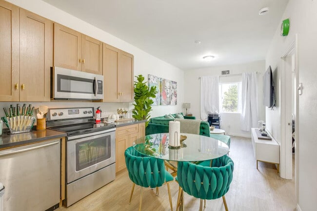 Photo - 2658-72 Broadway-SI ID1307919P Unit SI ID1307919P