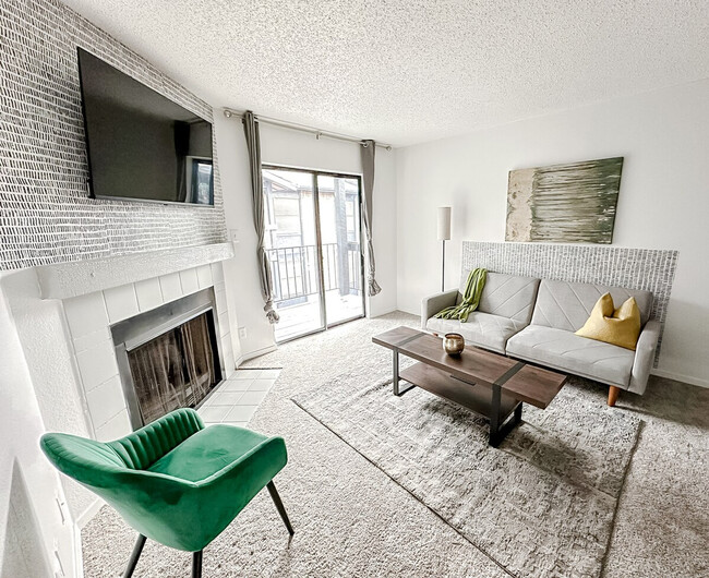 Building Photo - 1071 Clayton Ln Unit ID1256101P