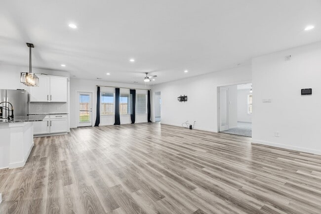 Photo - 31514 Avebury Lake Ln