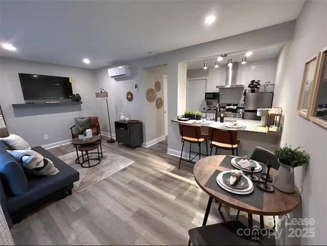 Building Photo - 2000 Patio Ct Unit 124