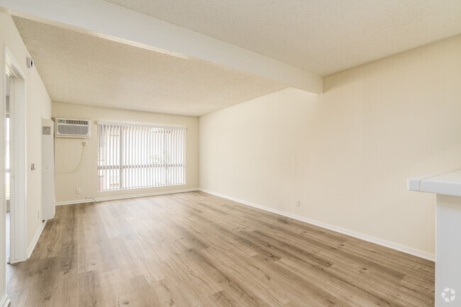 1BR, 1BA - 670SF - Living Room - The Allure Apartment Homes