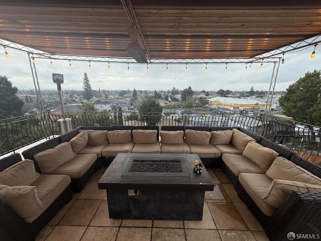 Photo - 8739 Thermal St