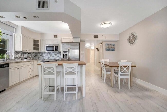 Photo - 1532 Drexel Ave Unit 202