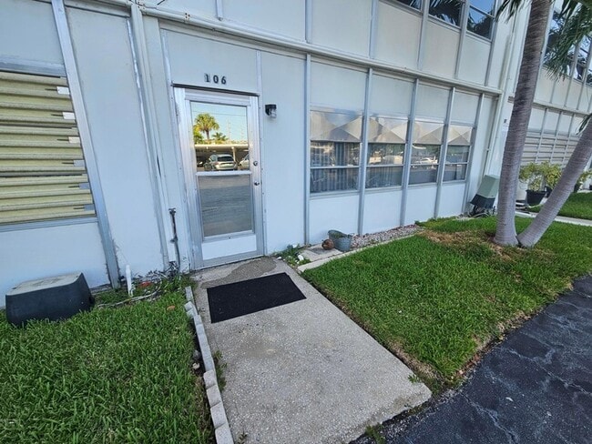 Building Photo - 2381 Sunset Ave Unit 106