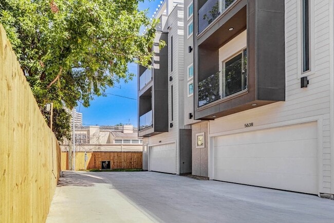 Photo - 5634 Dolores St