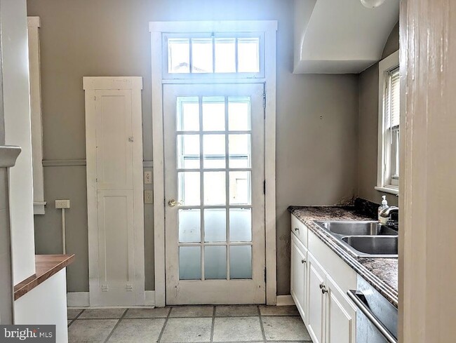 Photo - 233 E Pitt St