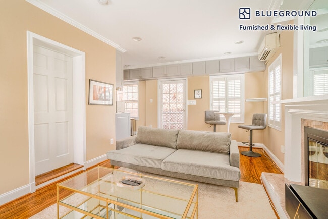 Photo - 3207 Scott Pl NW