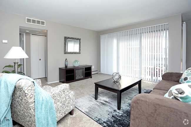 Photo - Macomb Manor - Roseville, MI