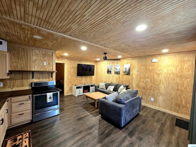 Photo - 159 Tin Can Aly Unit SI ID1622374P