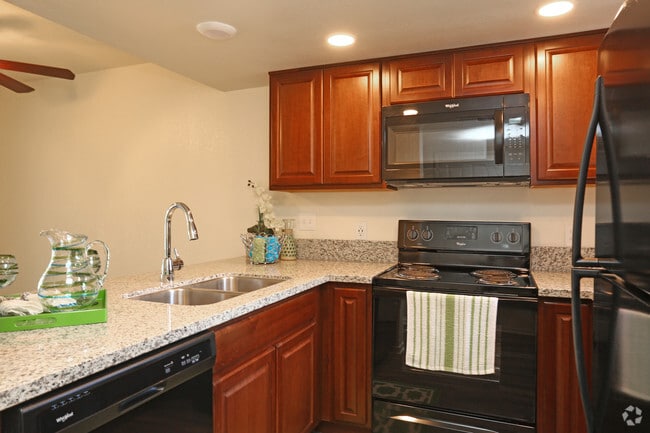 Photo - Heron Pointe Apartments & Townhomes