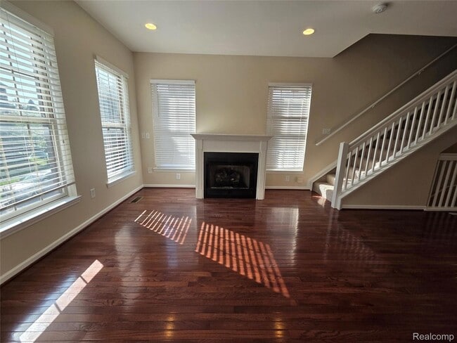 Photo - 526 Graten St Unit 13