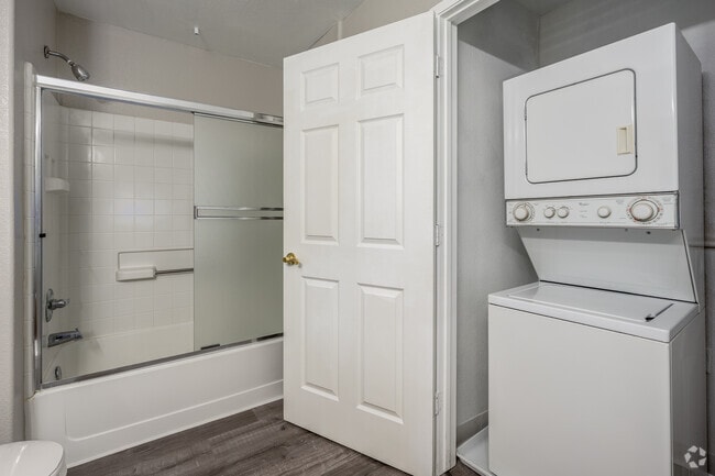 2BR, 2BA - 1,081SF - Laundry - River Oaks Apartments