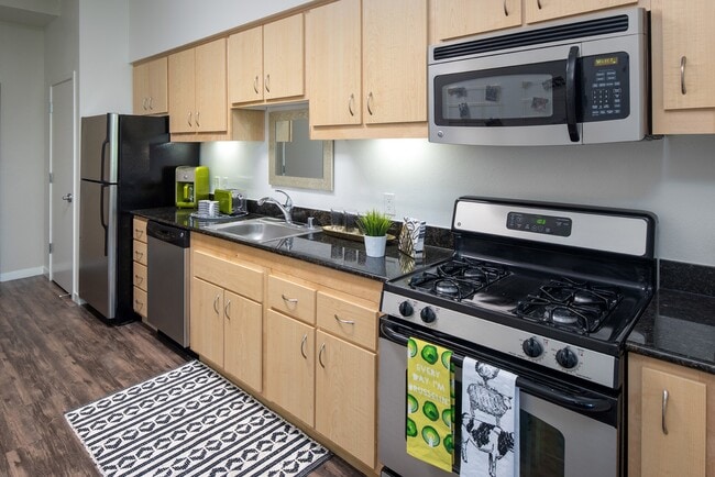 The Mezzo Apartments - Sacramento, CA 2 units available