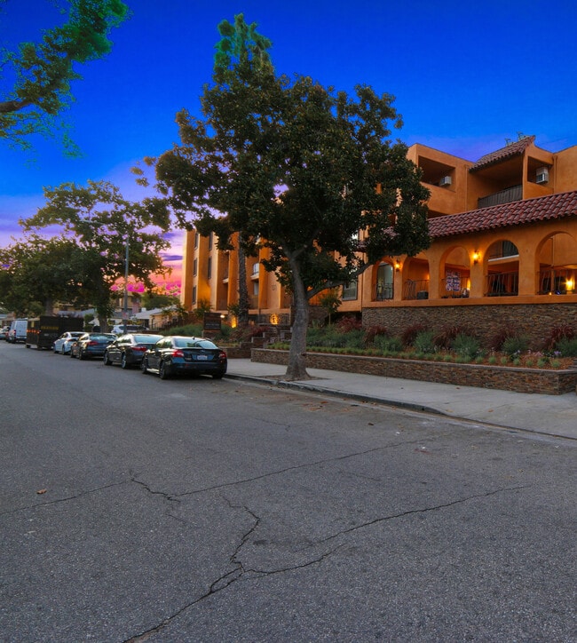 Building Photo - Windsor Villas