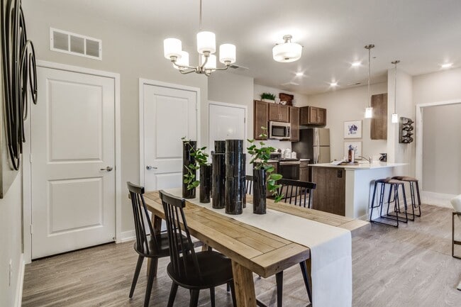 Dining Area (Cedar) - Village Place Apartments