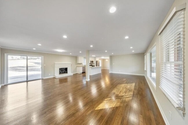 Photo - 909 Rosedale Dr
