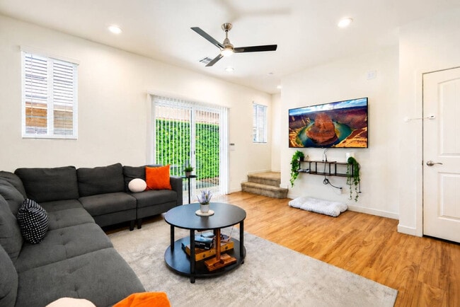 Building Photo - 814 E Roma Ave Unit SI ID1568809P