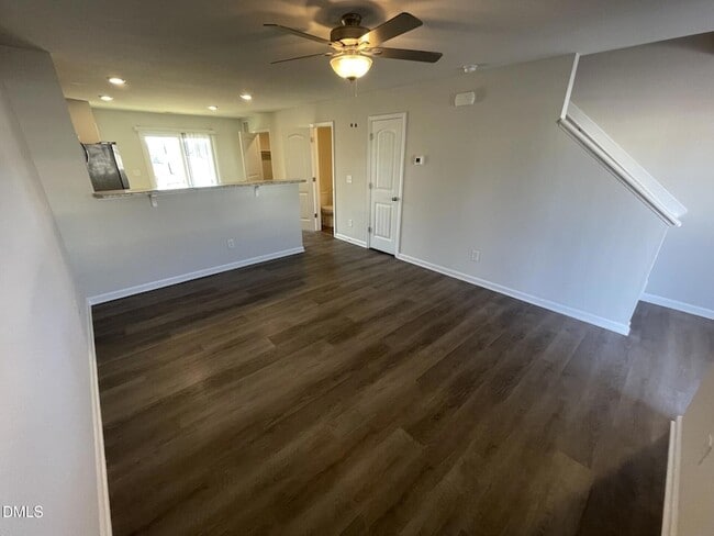 Photo - 1075 Peony Ln