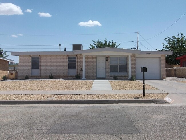 Building Photo - 6004 Sorrento St