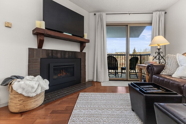 Building Photo - 3005 Village Dr Unit SI FL3-ID1564320P