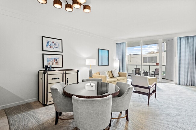 Building Photo - 4360 Collins Ave Unit SI FL7-ID1540557P