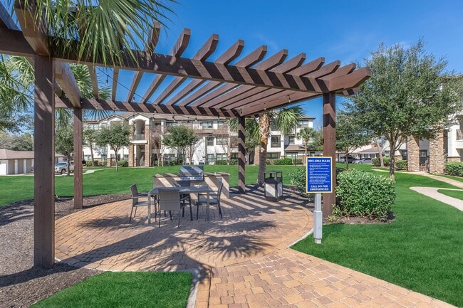 Photo - Vizcaya Apartments