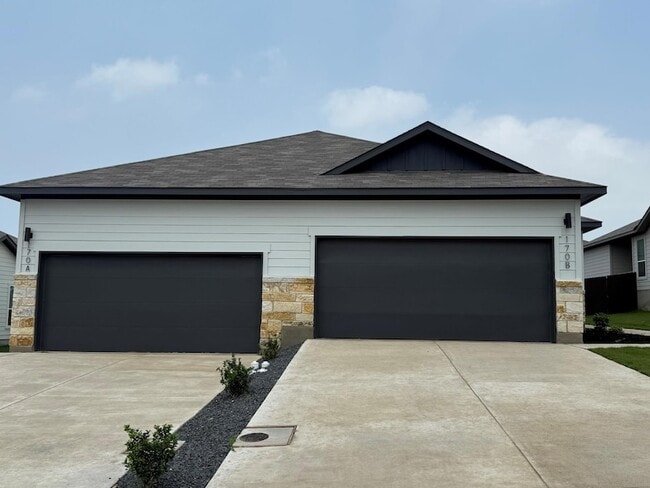 Building Photo - 170 Schrader Dr Unit A