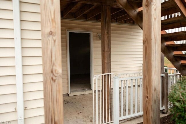 Photo - 613 Pylon Ct