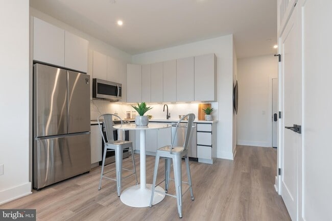 Photo - 1421 E Columbia Ave Unit 301