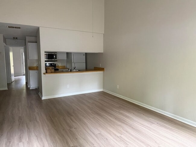 Photo - 203 Parkbrook Cir