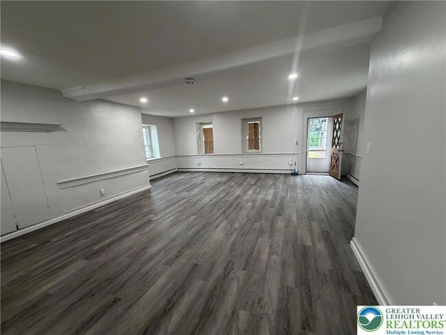 Photo - 1037 N 6th St Ext