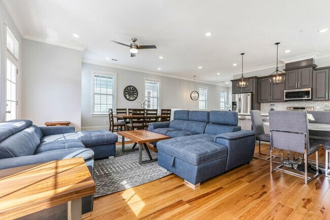 Building Photo - 1220 Carondelet St Unit ID1267165P