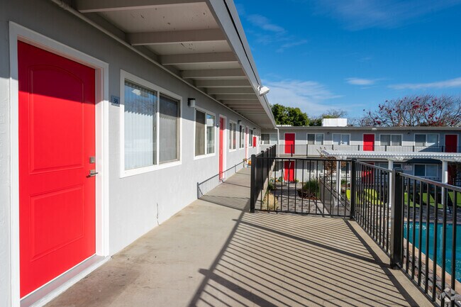 Photo - Royal Gardens Apartments