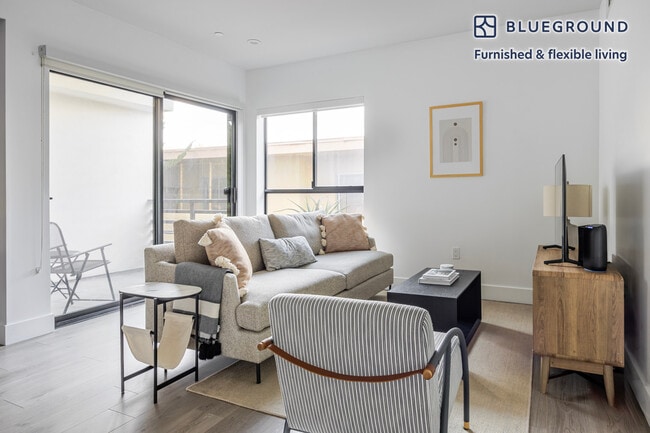 Building Photo - 4227 McLaughlin Ave Unit FL2-ID1310